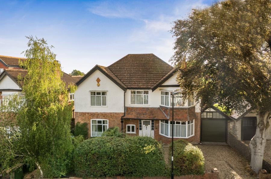 5 bedroom  detached house for sale