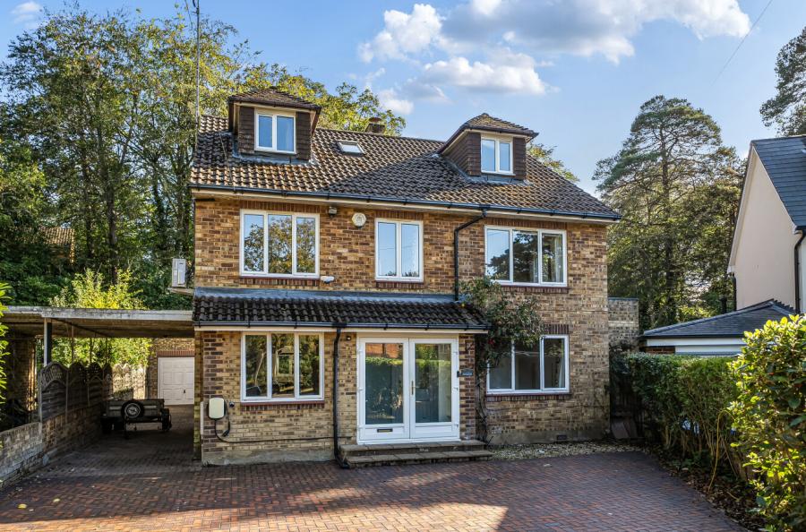 6 bedroom  detached house for sale