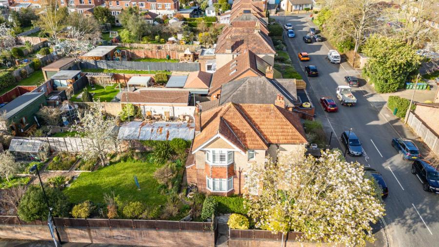 3 bedroom  detached house for sale