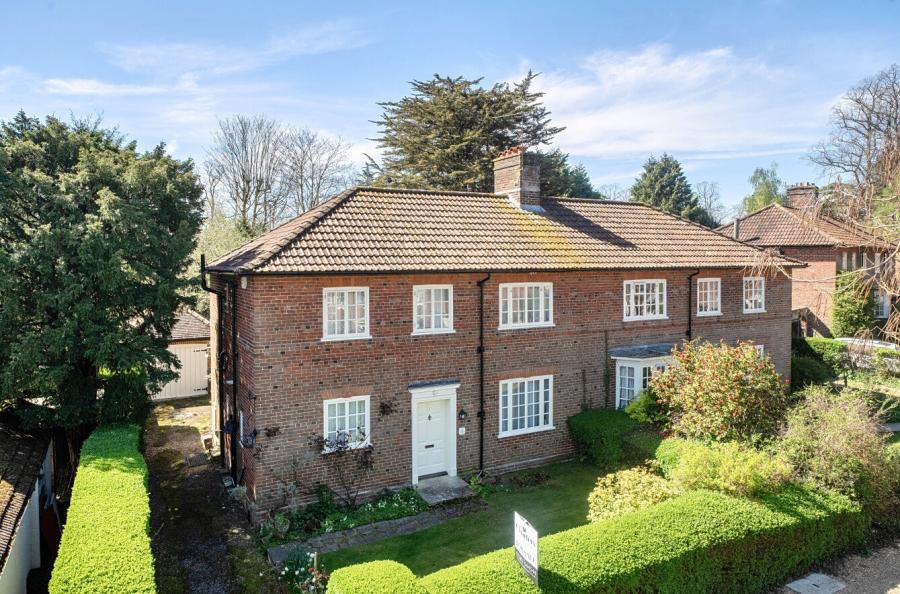 4 bedroom  semi-detached house for sale