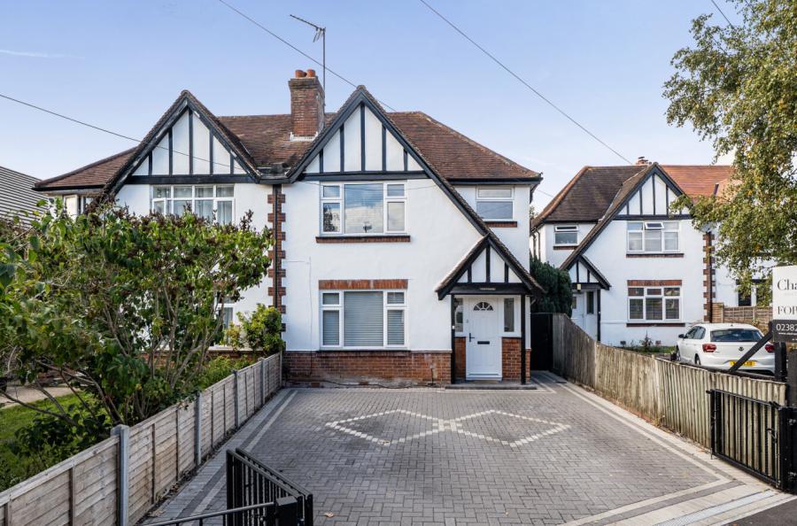 3 bedroom  semi-detached house for sale