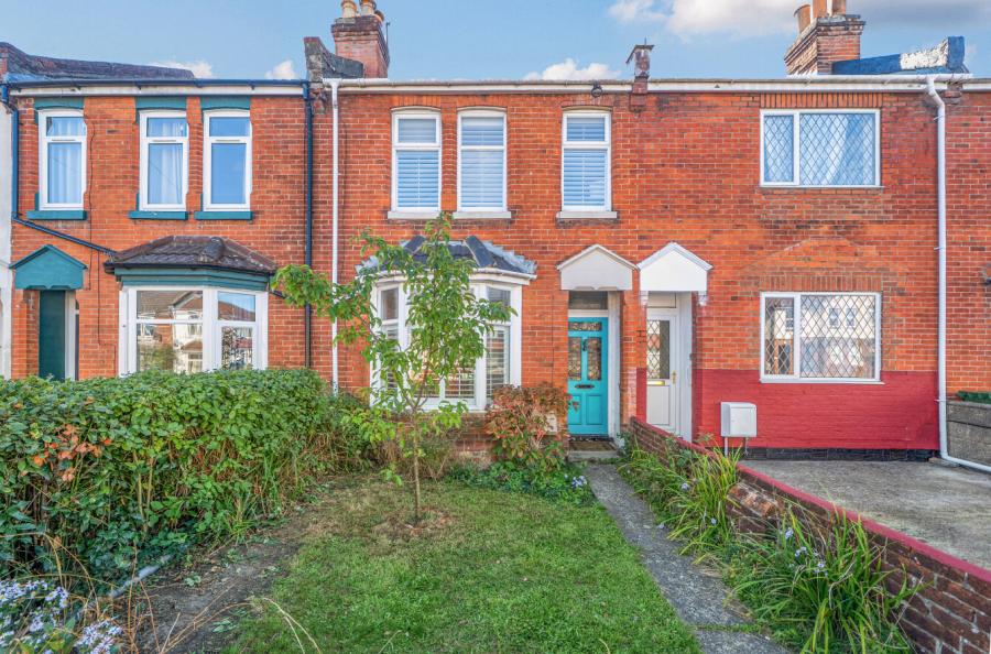 2 bedroom  terraced house for sale