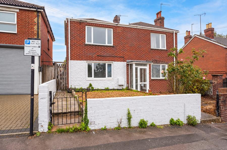 2 bedroom  semi-detached house for sale