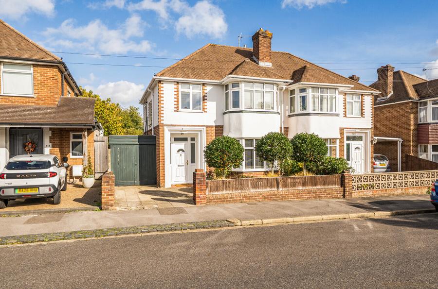 3 bedroom  semi-detached house for sale