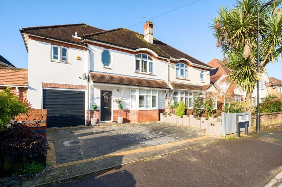 5 bedroom  semi-detached house for sale