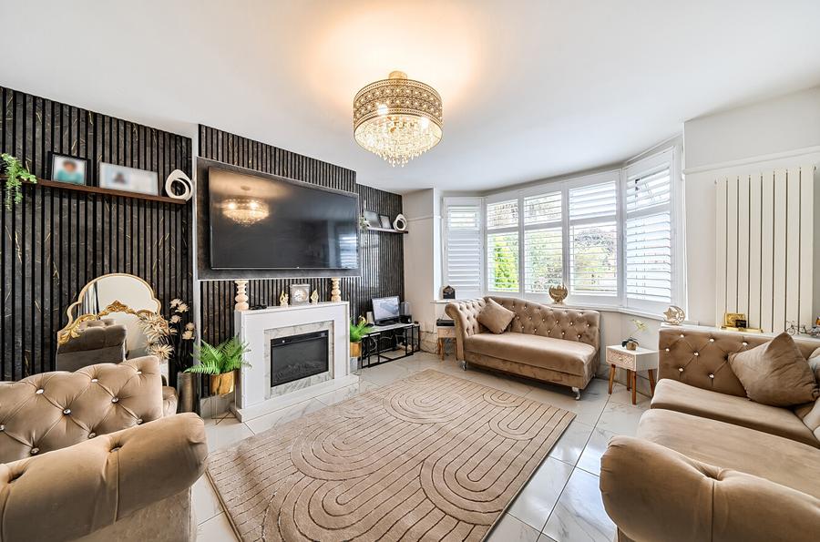 5 bedroom  semi-detached house for sale