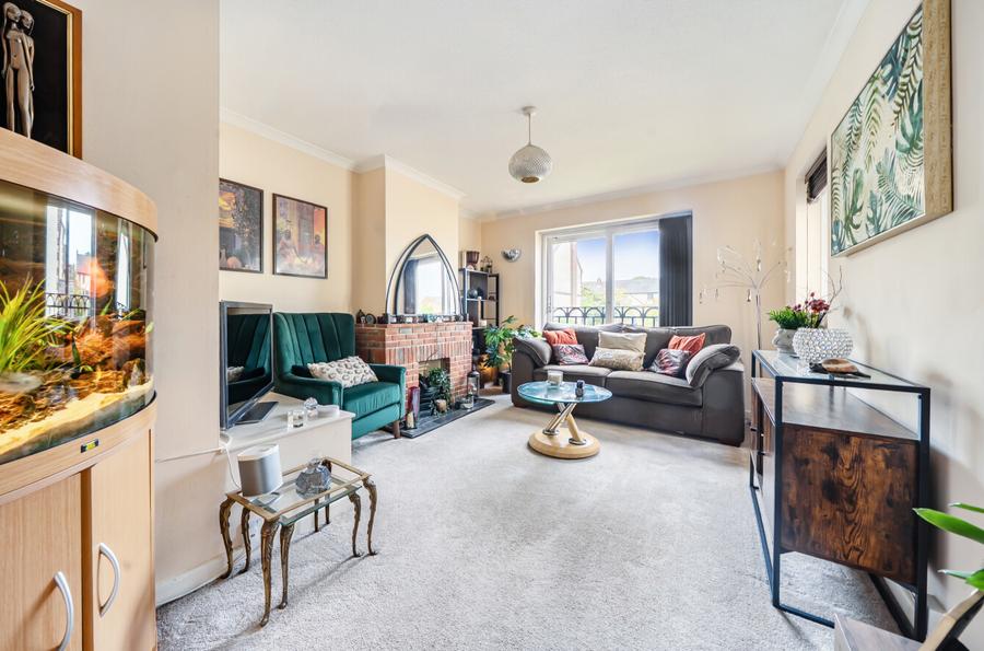 3 bedroom  terraced house for sale