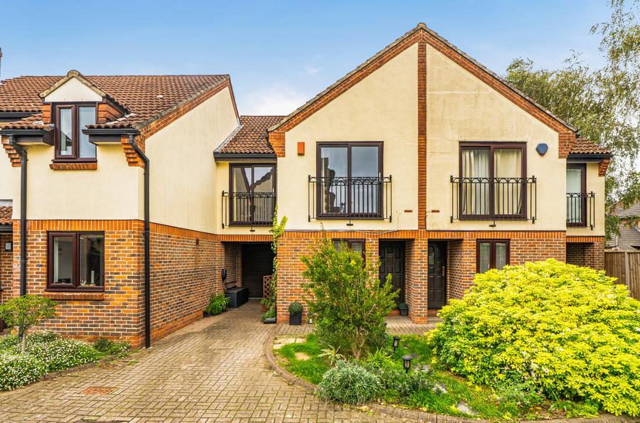 3 bedroom  terraced house for sale