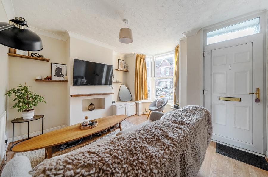 2 bedroom  terraced house for sale
