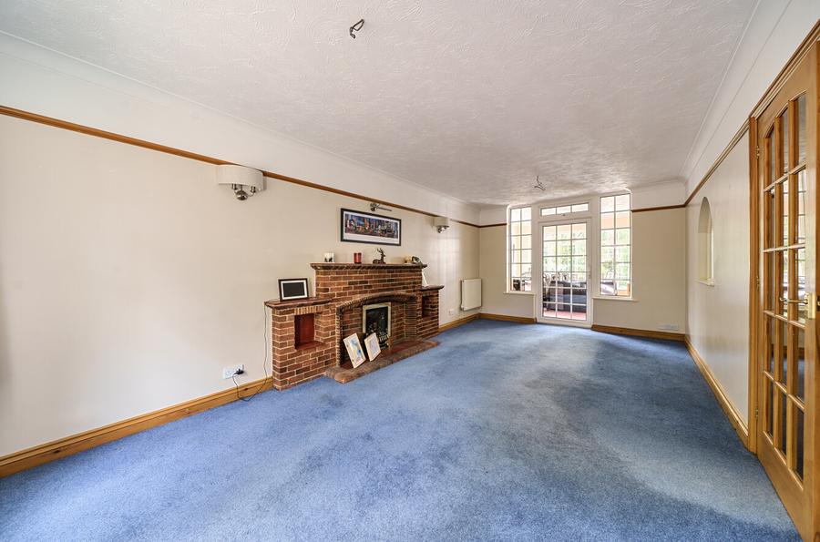 5 bedroom  detached house for sale