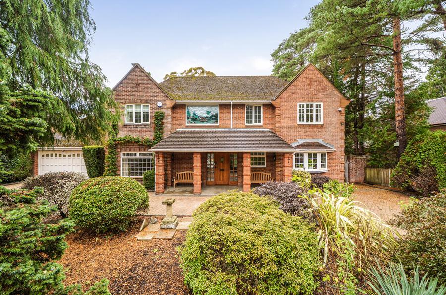 5 bedroom  detached house for sale