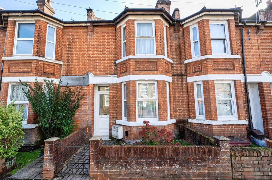 2 bedroom  terraced house for sale