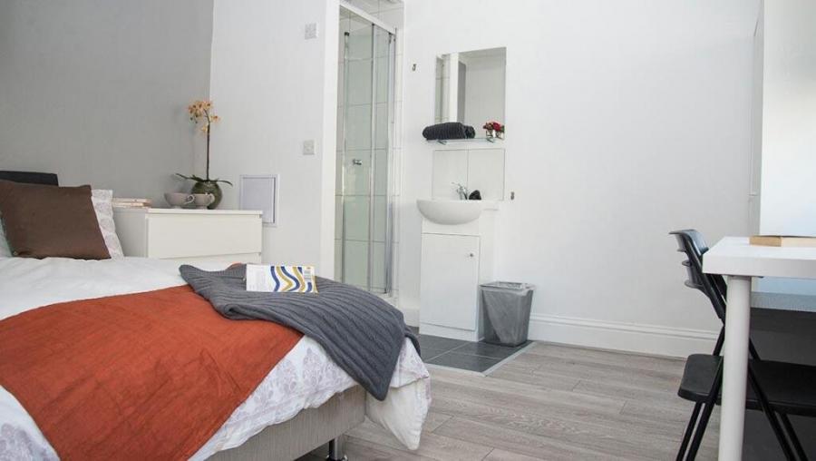 7 bedroom  terraced house to rent