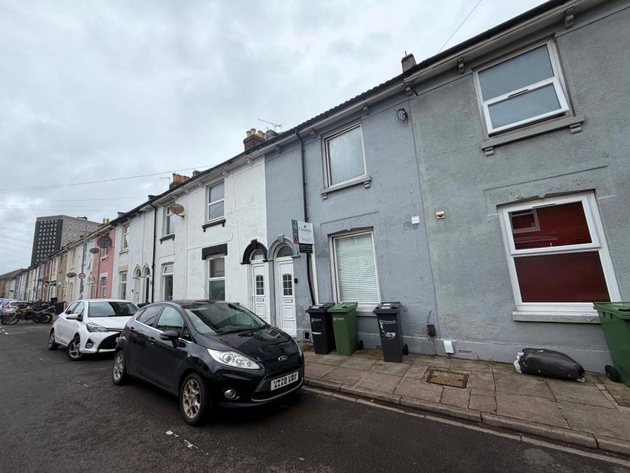 7 bedroom  terraced house to rent