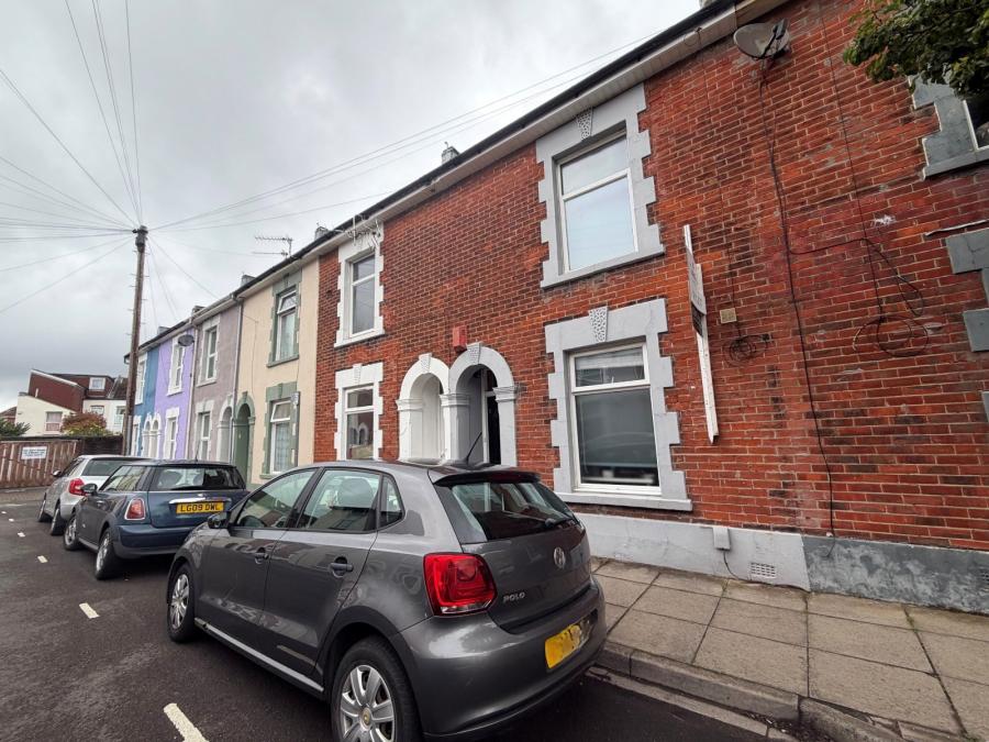 5 bedroom  terraced house to rent