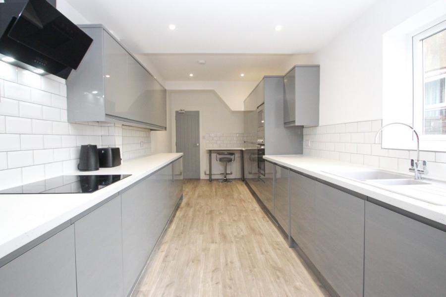 7 bedroom  terraced house to rent