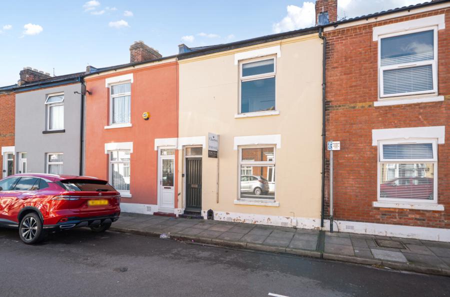3 bedroom  terraced house to rent