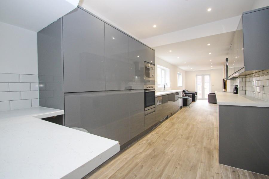 7 bedroom  terraced house to rent
