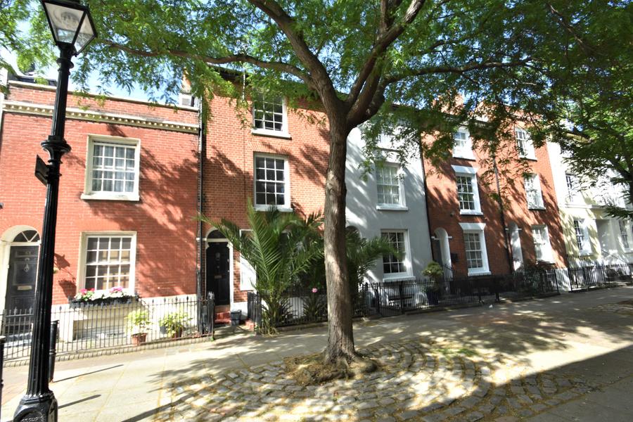 4 bedroom  terraced house to rent