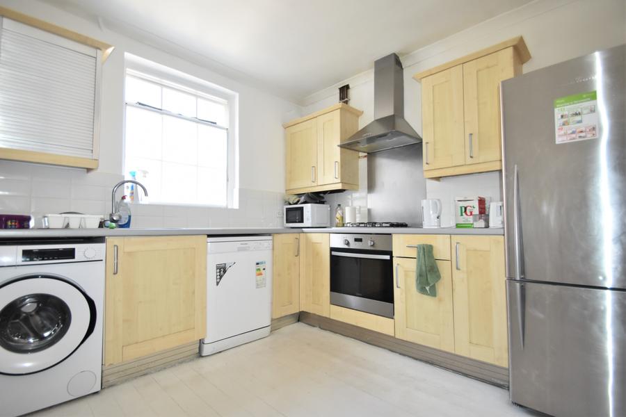 4 bedroom  terraced house to rent