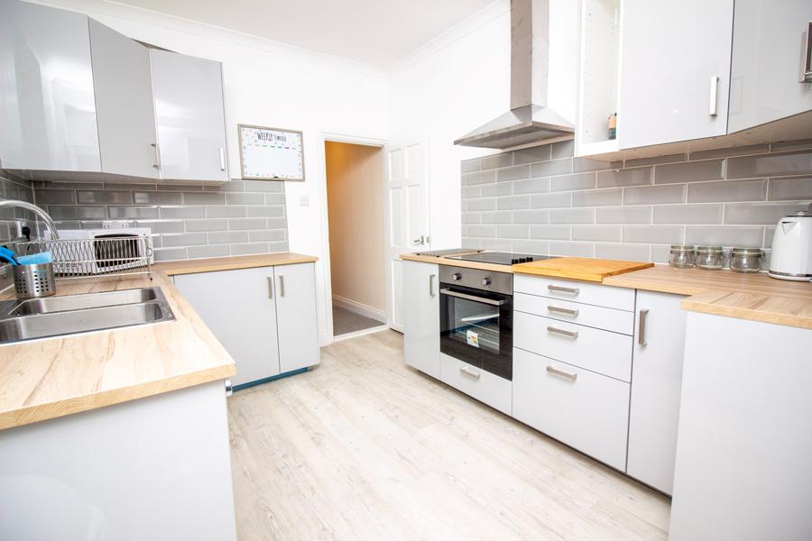 4 bedroom  semi-detached house to rent