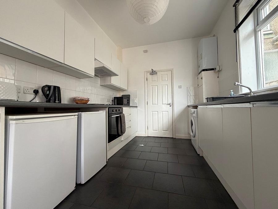 5 bedroom  terraced house to rent