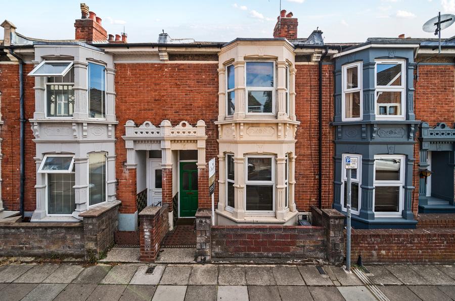 4 bedroom  terraced house to rent