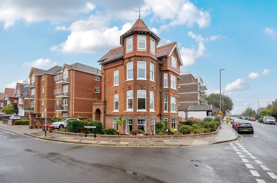 4 bedroom apartment to rent