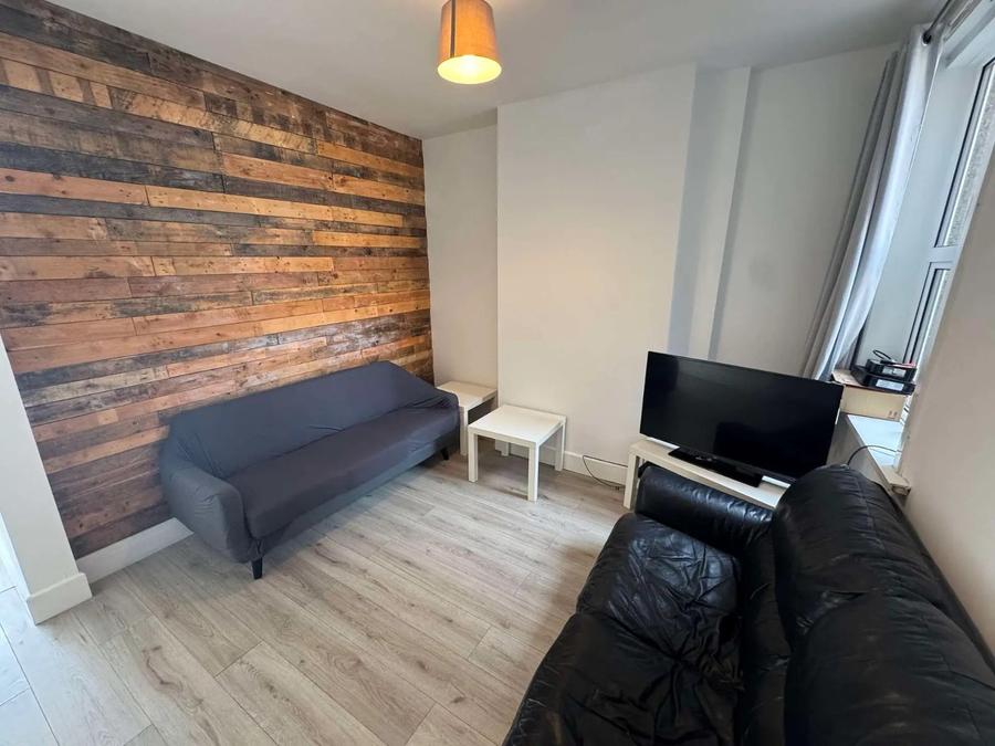6 bedroom  terraced house to rent