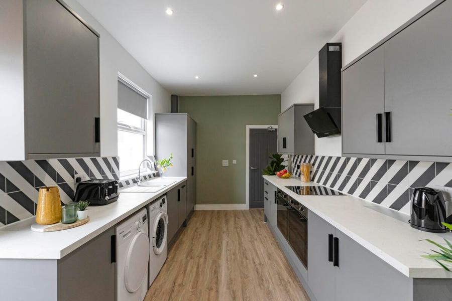 6 bedroom  terraced house to rent