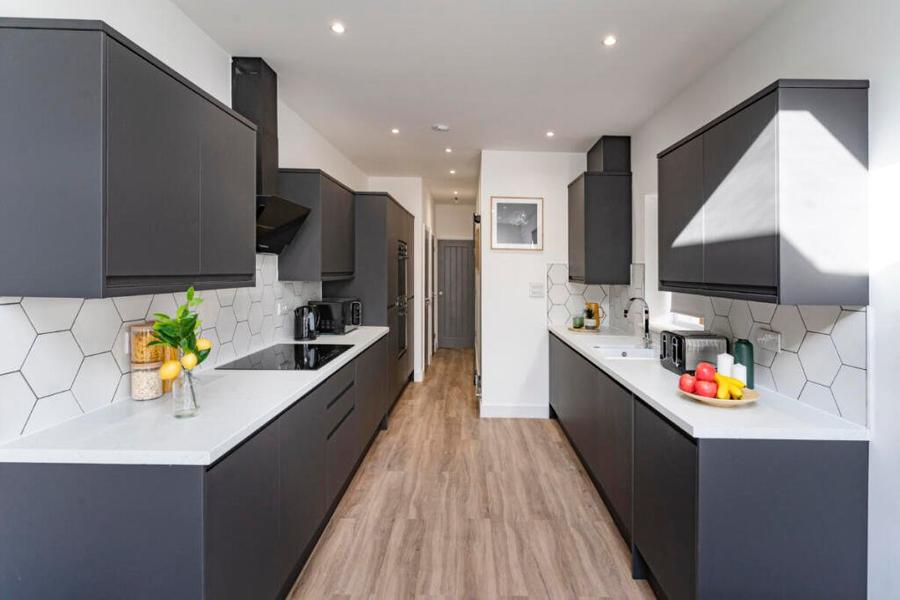 7 bedroom  terraced house to rent