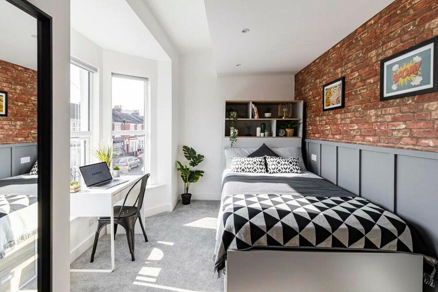 8 bedroom  terraced house to rent