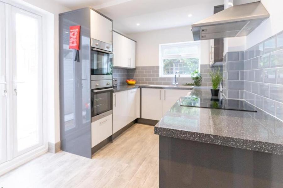 6 bedroom  terraced house to rent