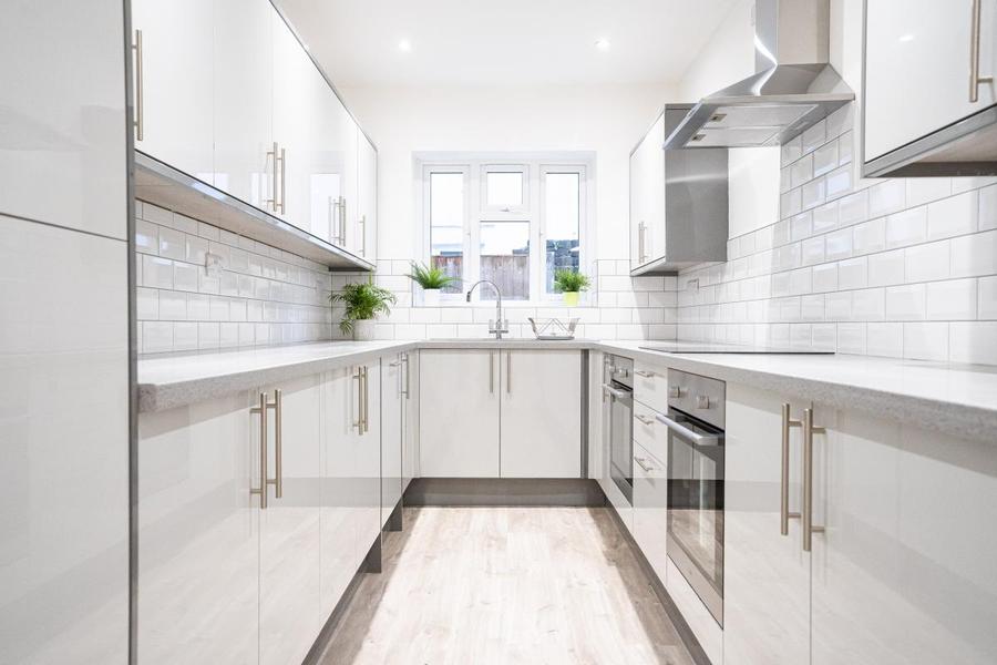 8 bedroom  terraced house to rent