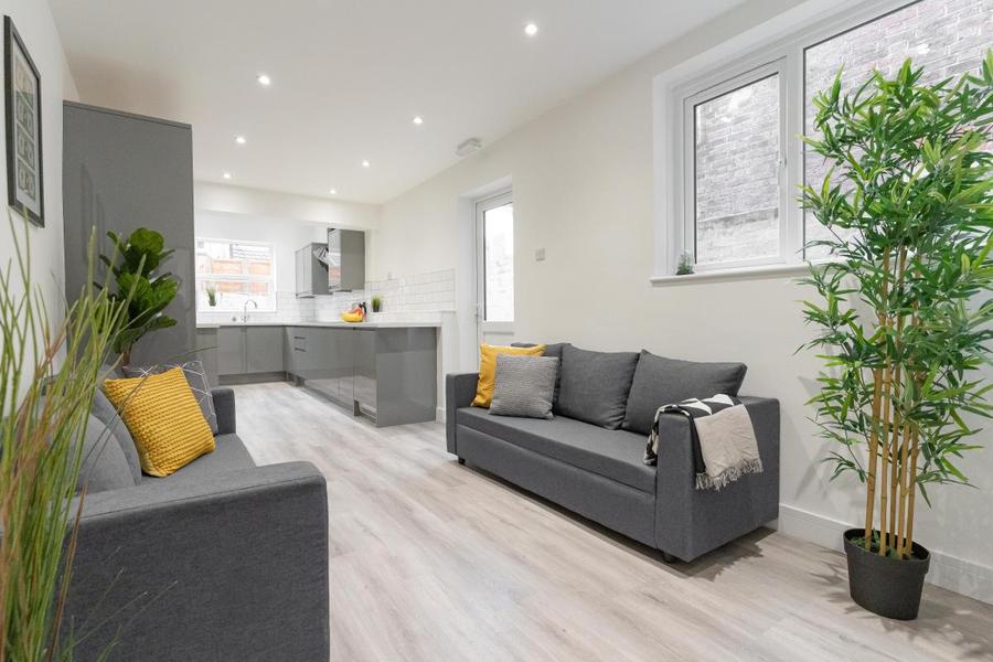 7 bedroom  terraced house to rent