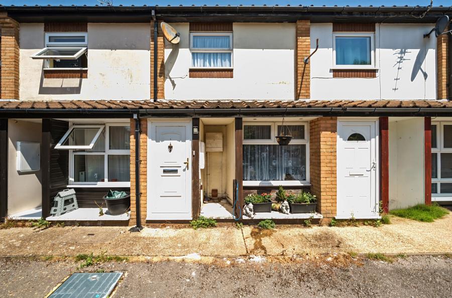 2 bedroom  terraced house for sale
