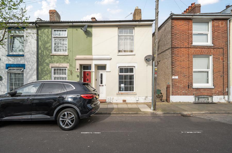 2 bedroom  terraced house for sale