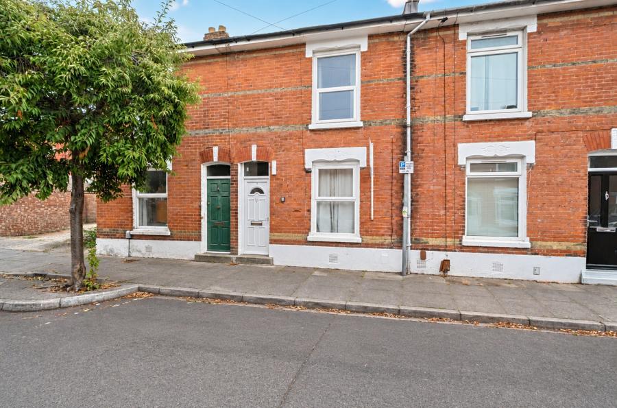 3 bedroom  terraced house for sale