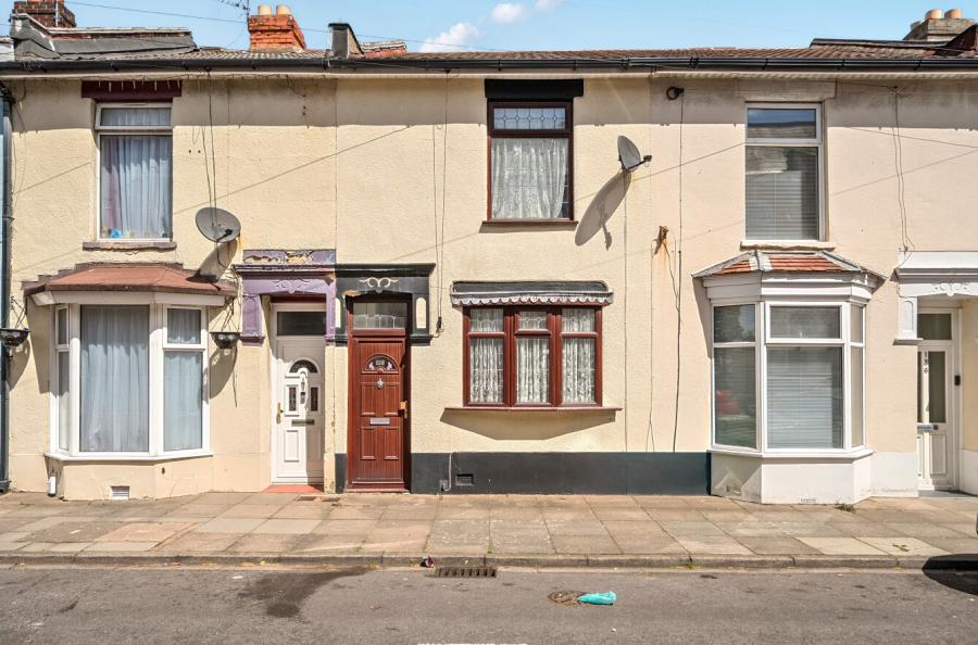 2 bedroom  terraced house for sale