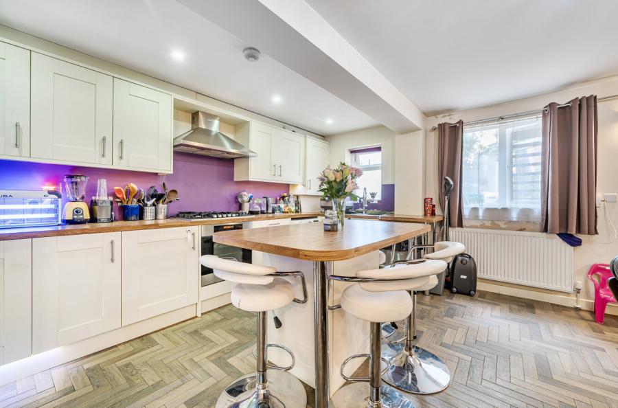 8 bedroom house for sale
