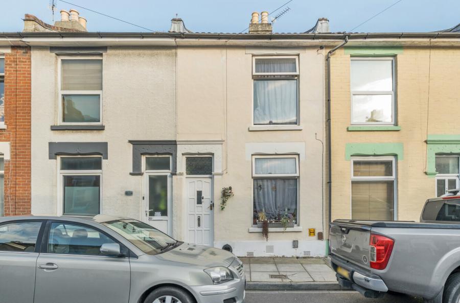 2 bedroom  terraced house for sale