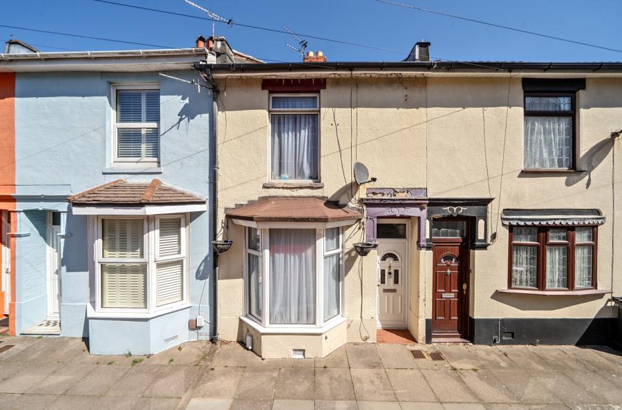 2 bedroom  terraced house for sale