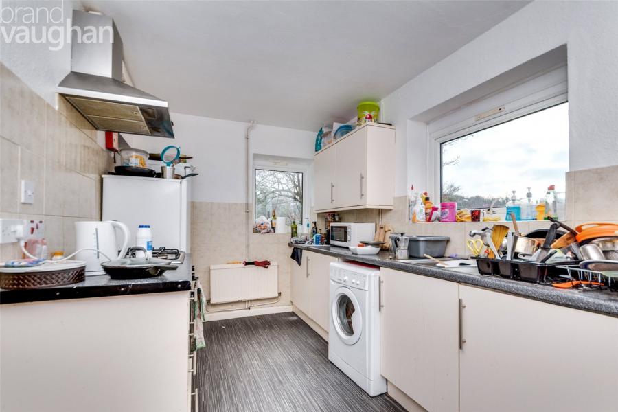5 bedroom  semi-detached house to rent