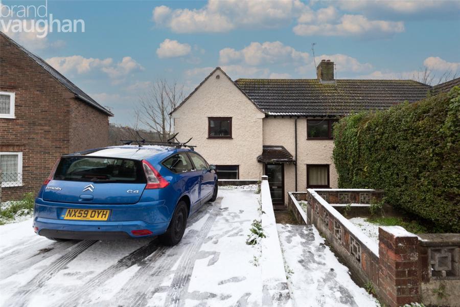 5 bedroom  semi-detached house to rent