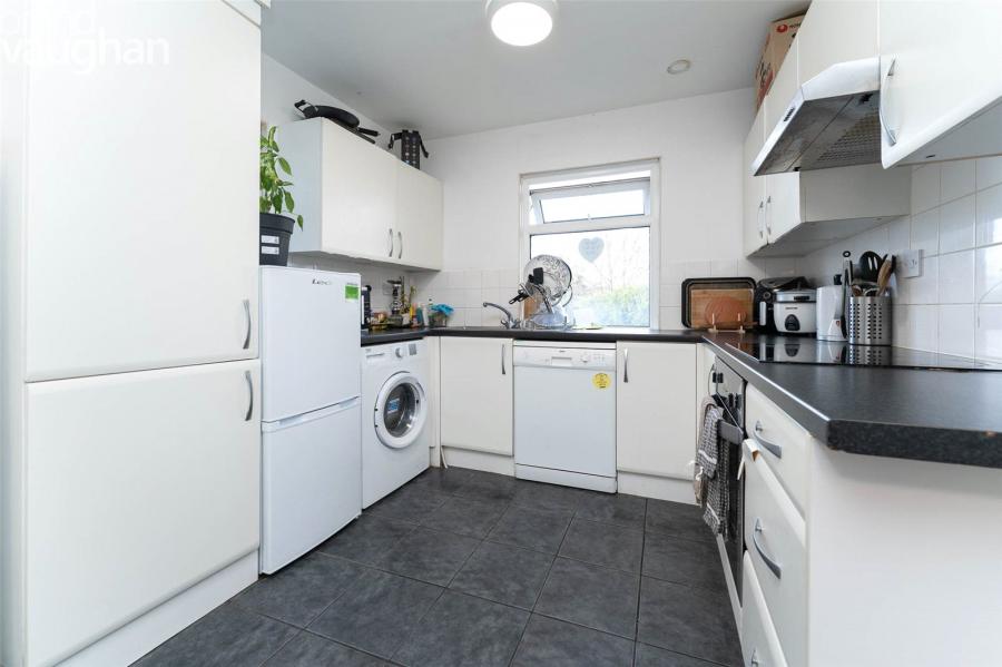 5 bedroom  semi-detached house to rent