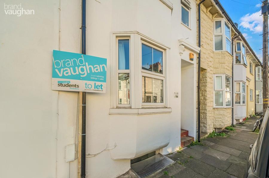 4 bedroom  terraced house to rent