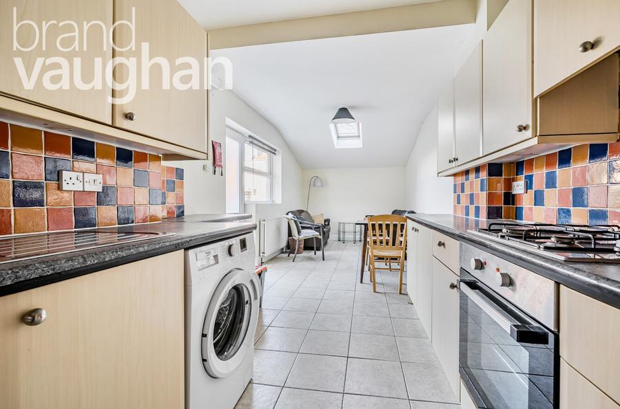 5 bedroom  terraced house to rent