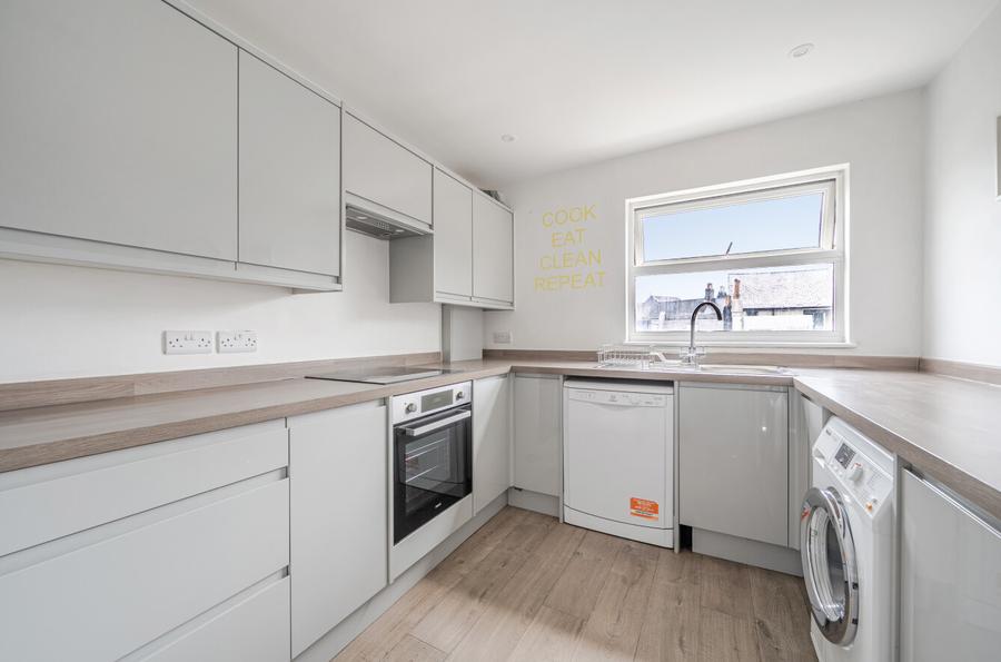 6 bedroom  terraced house to rent