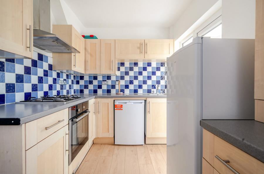 5 bedroom  terraced house to rent