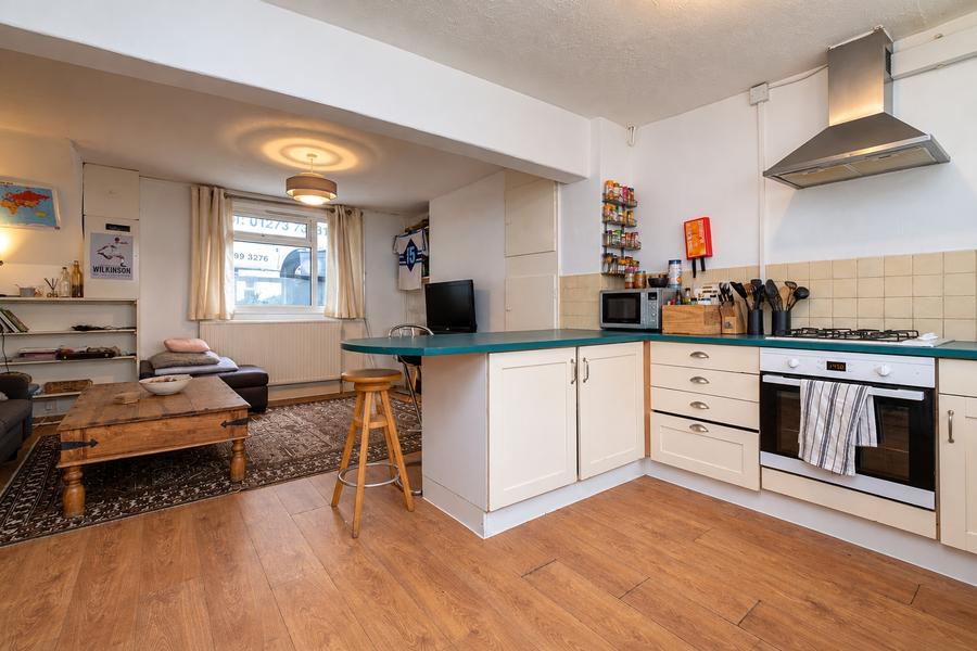 4 bedroom  terraced house to rent